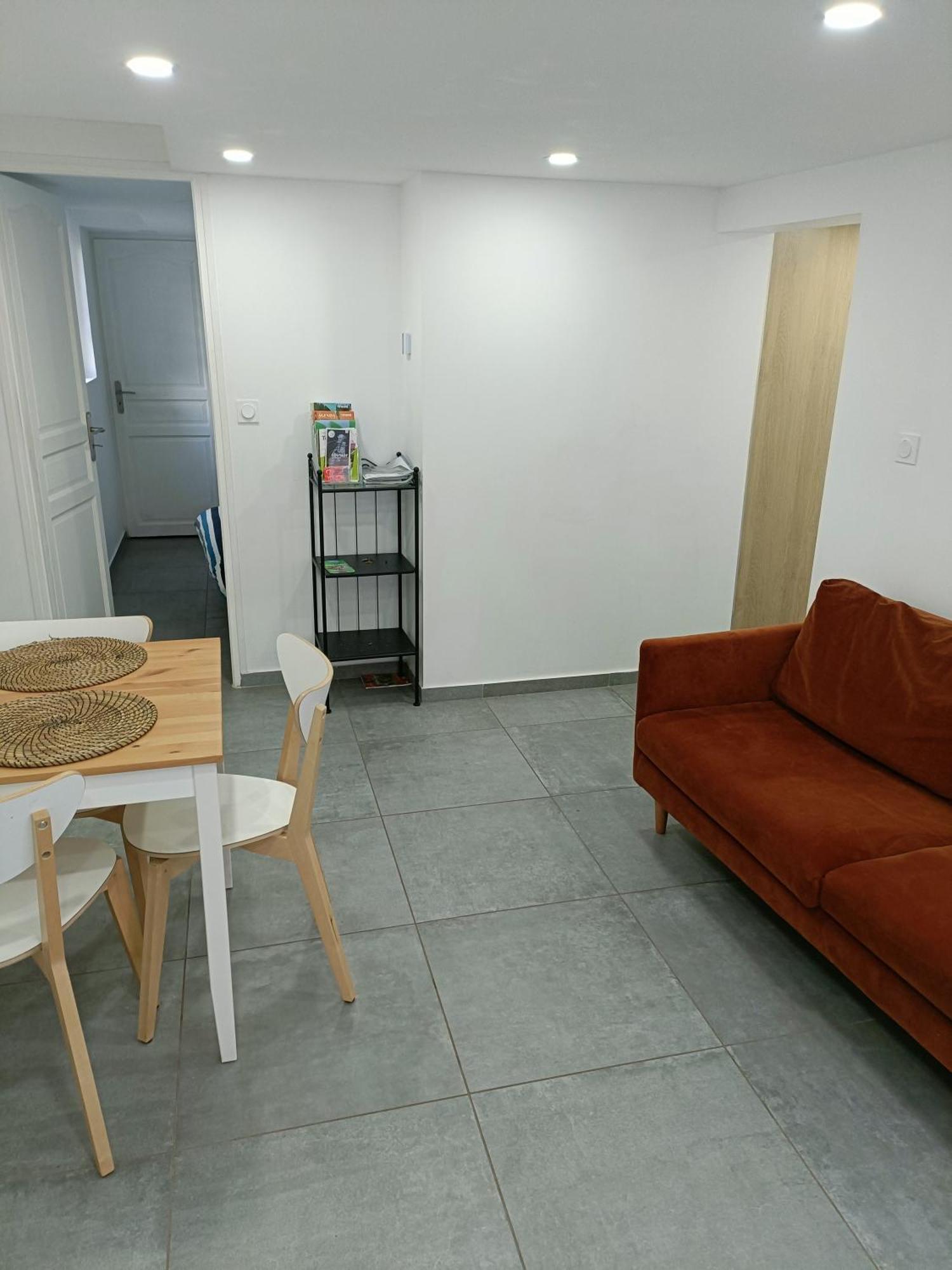 Appartement Dans Maison Atypique Montrond-les-Bains Exterior foto